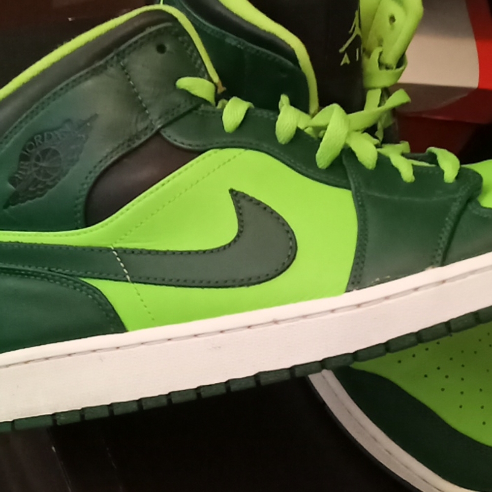 Jordan 1 mid gorge green